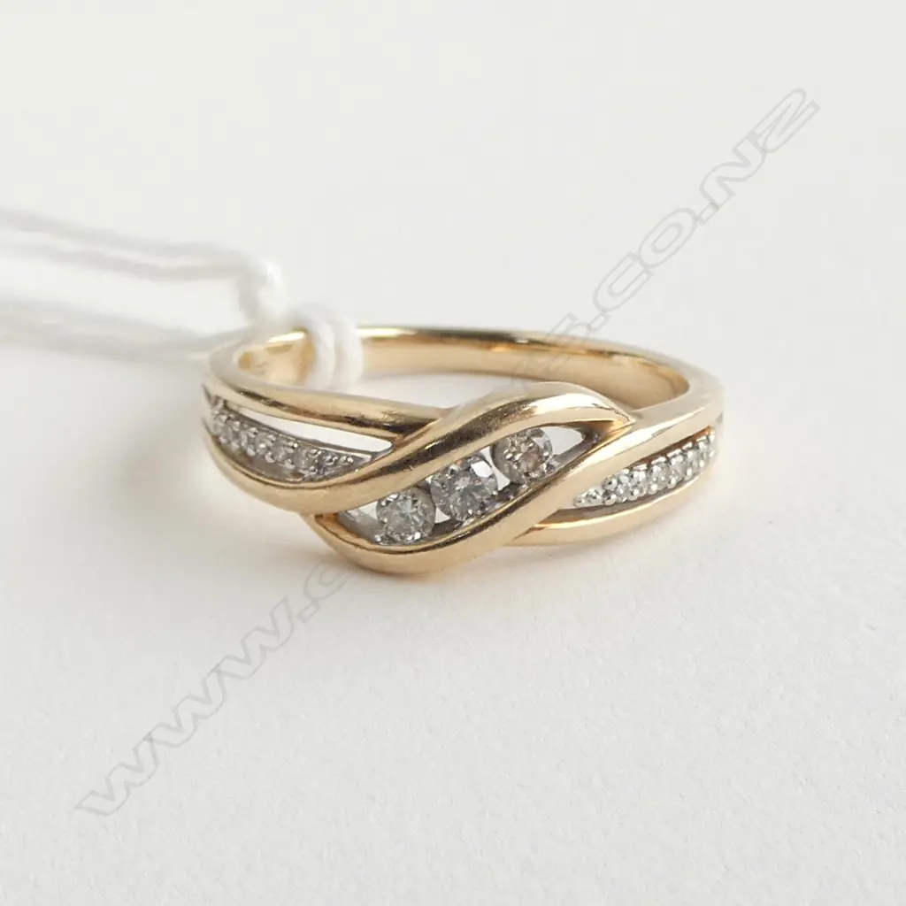 9ct DIAMOND SET RING, DIA=0.25ct, 3.0gm SIZE O Image 1++