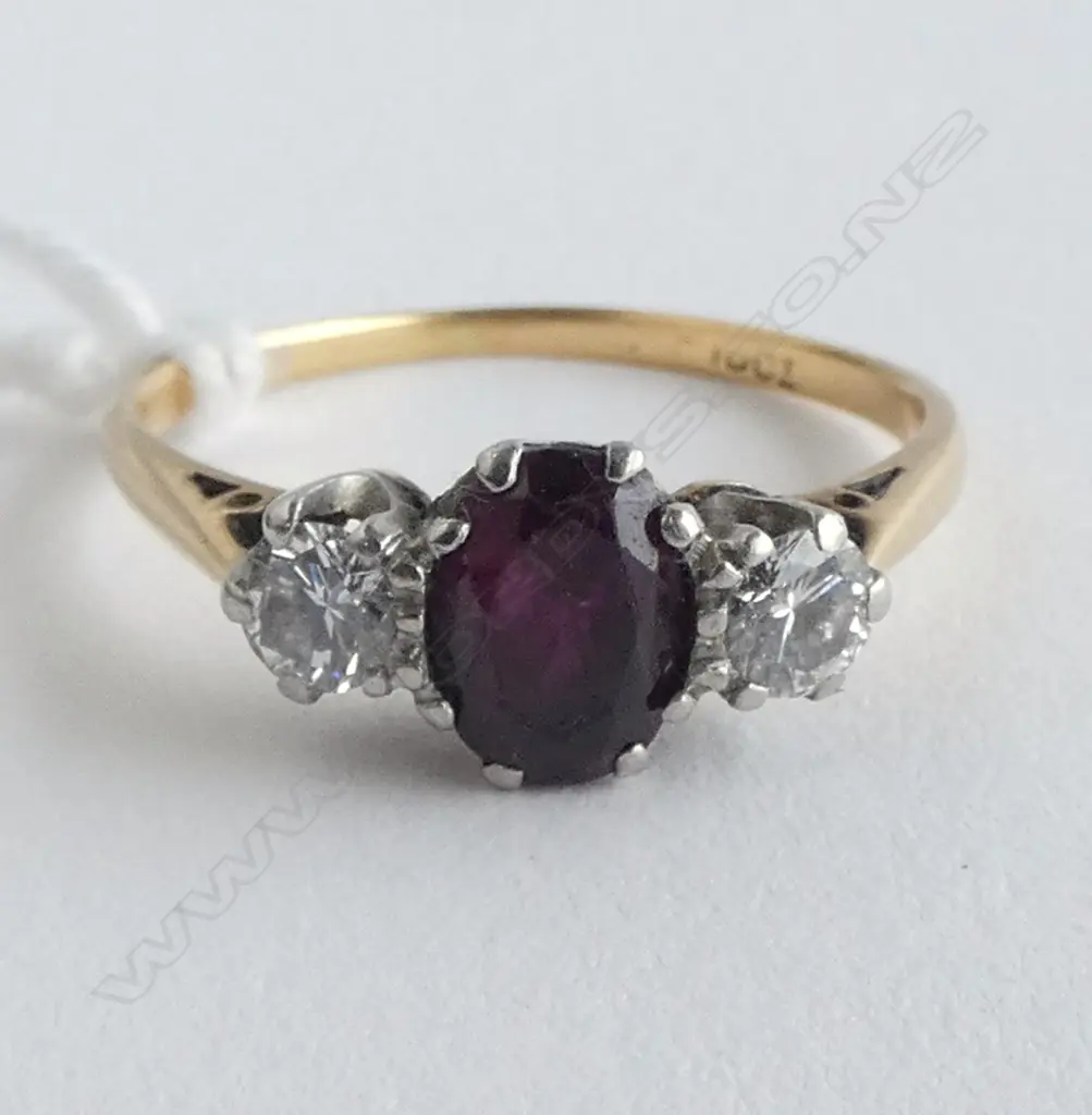 ESTATE 18ct YELLOW GOLD 3 STONE RUBY & DIAMOND RING 3gms SIZE Q Image 1++