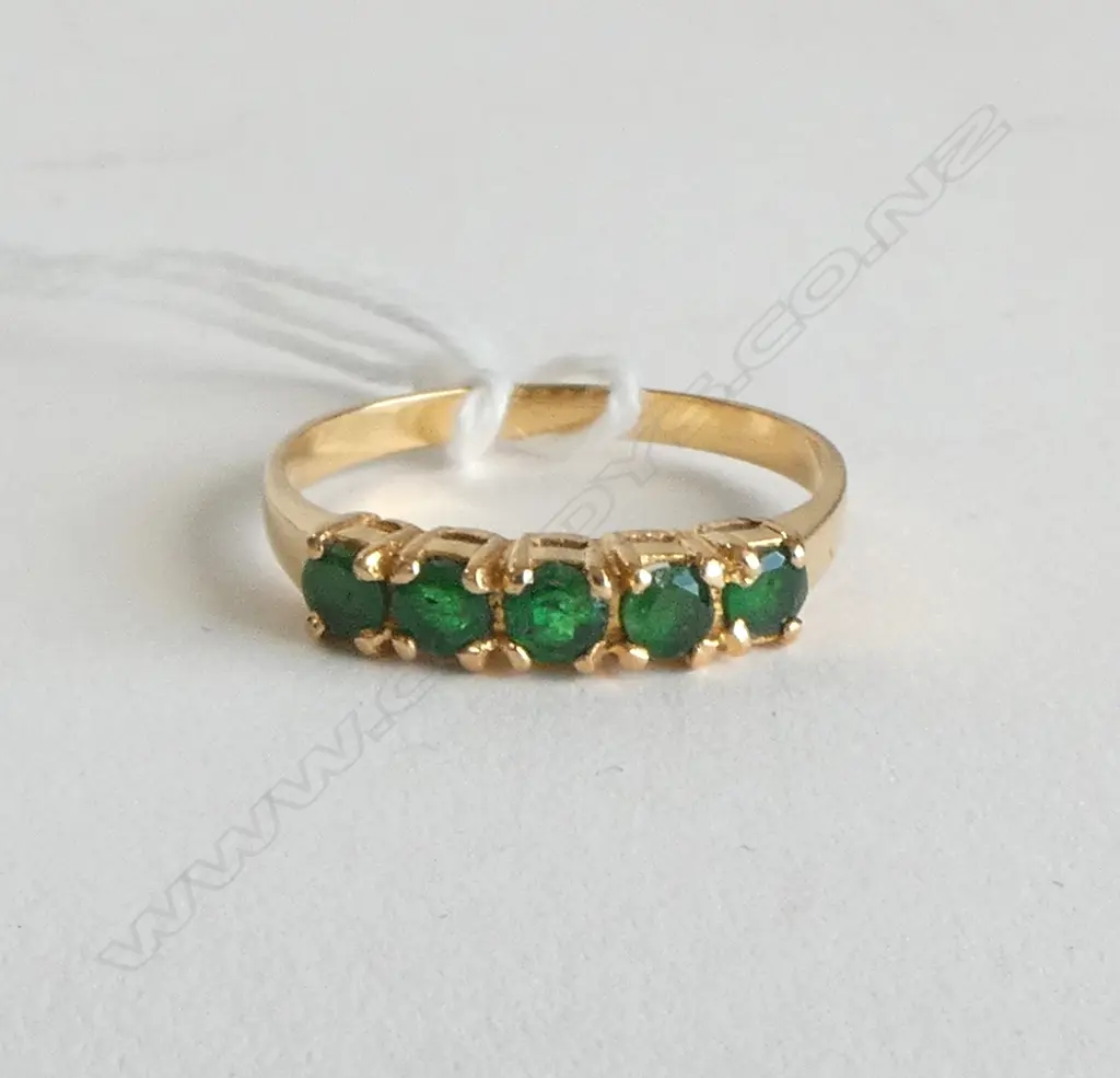 18ct GOLD & 5 EMERALD RING, 2.7grms SIZE P Image 1++
