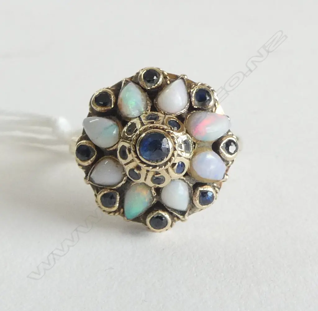 9ct GOLD PRINCESS RING OPALS & SAPPHIRES 4.4grms SIZE P Image 1++