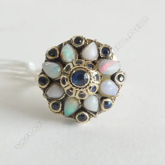 9ct GOLD PRINCESS RING OPALS & SAPPHIRES 4.4grms SIZE P