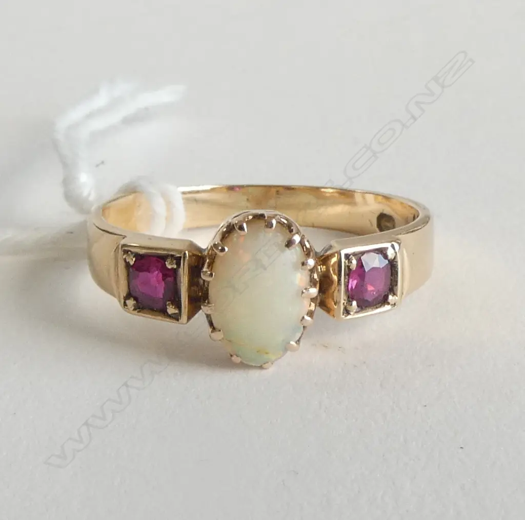 ESTATE 18CT RUBY OPAL RING, 2.9grms SIZE P Image 1++