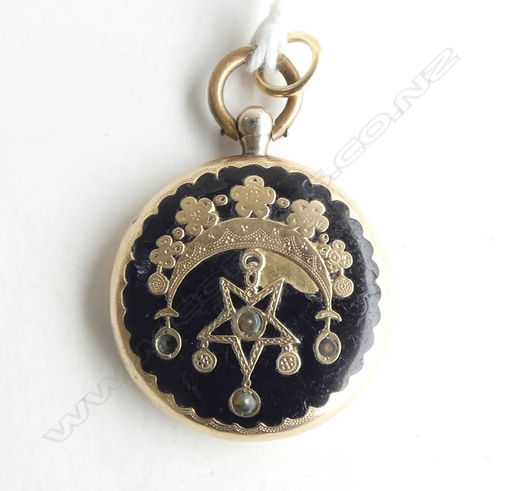 ANTIQUE GOLD AND ENAMEL LOCKET (faulted) 4.22gms Image 1++