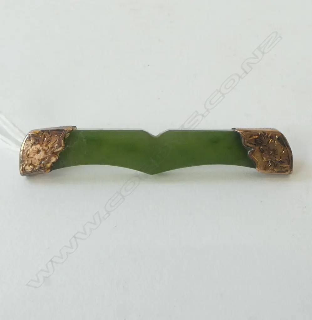c1900 9ct GOLD & POUNAMU BAR BROOCH moustache form Image 1++