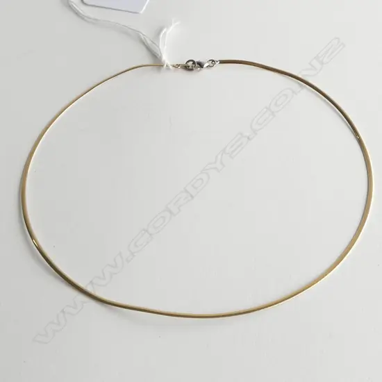 18ct YELLOW & WHT GOLD OMEGA CHAIN, L.40cm, 7.4gm (slight kink)