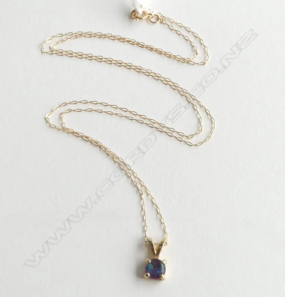 14ct GOLD SET OPAL DOUBLET on FINE 14ct CHAIN, L.45cm, 1gm Image 1++