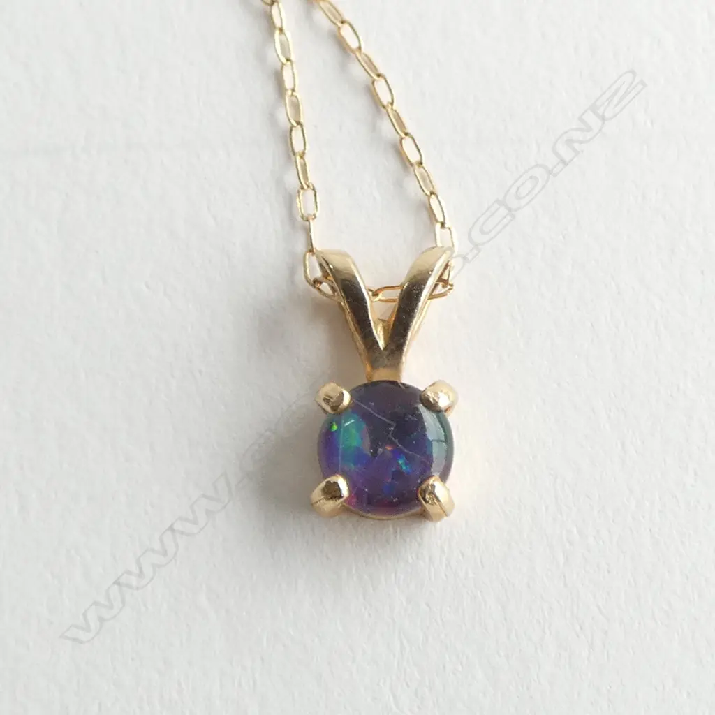 14ct GOLD SET OPAL DOUBLET on FINE 14ct CHAIN, L.45cm, 1gm Image 1++