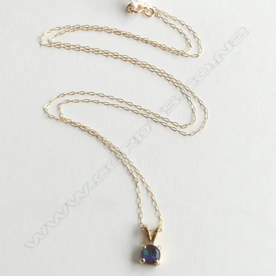 14ct GOLD SET OPAL DOUBLET on FINE 14ct CHAIN, L.45cm, 1gm
