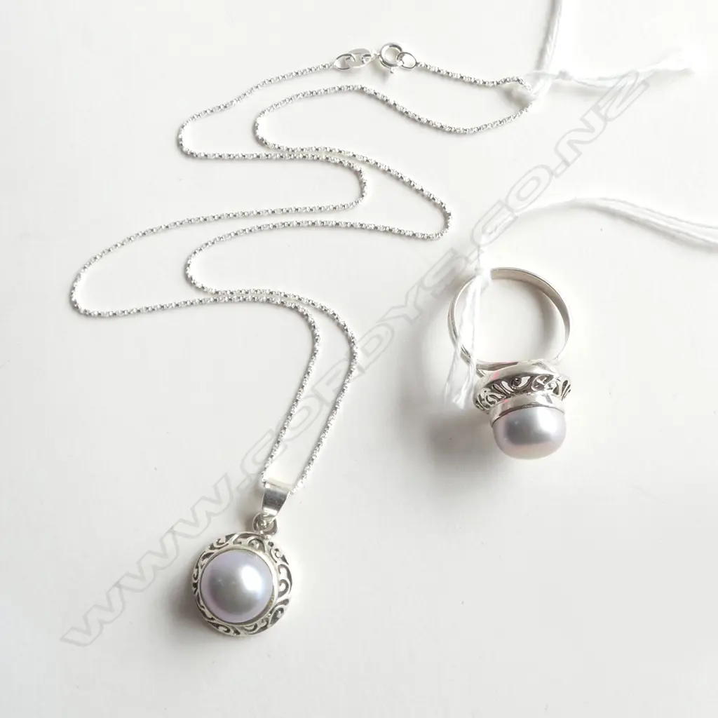 2 PC SET; GREY PEARL & SILVER PENDANT w SILVER CHAIN & SILVER SET GREY PEARL RING size R Image 1++