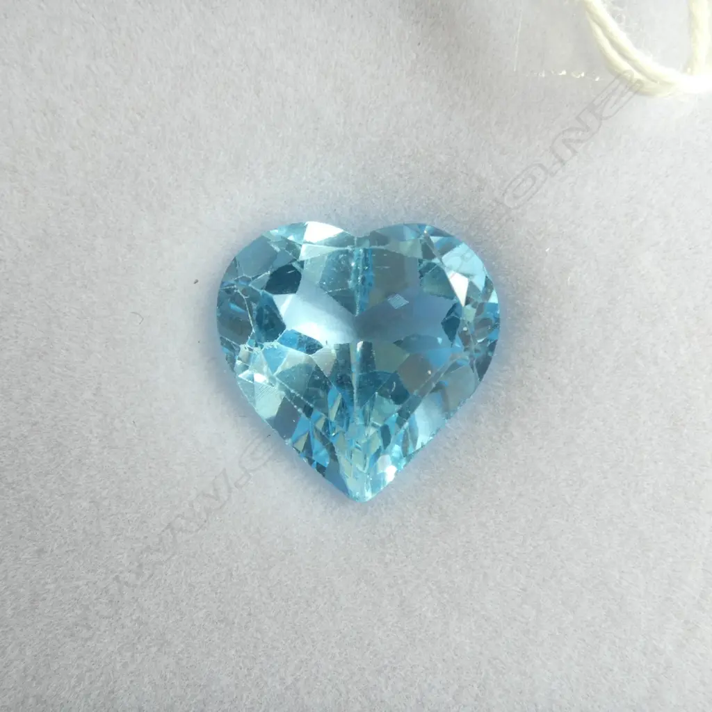 HEART CUT BLUE TOPAZ, 5.23ct, AIG REPORT Image 1++