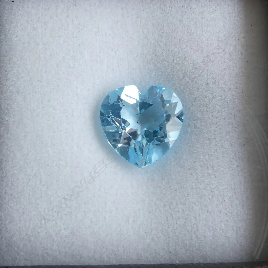 HEART CUT BLUE TOPAZ, 12.30ct, AIG REPORT  Image 1++