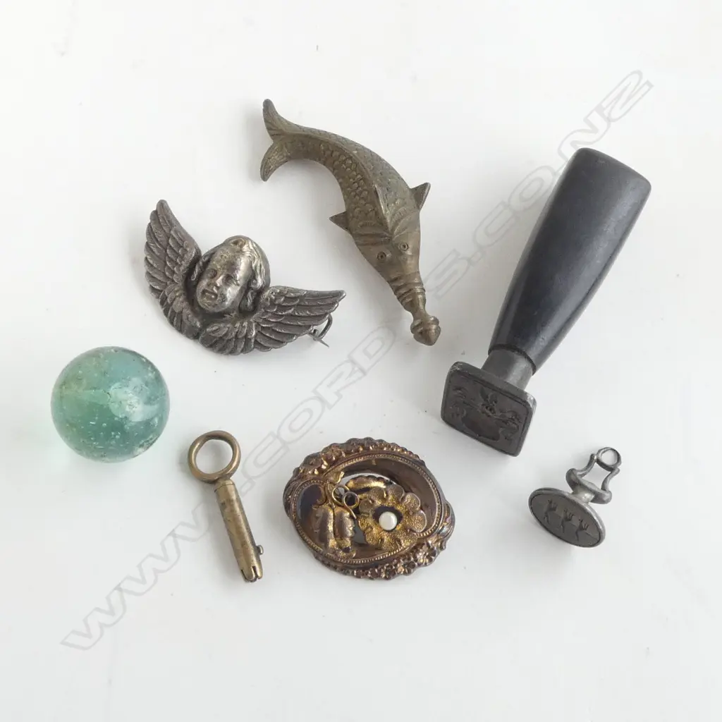 2 OLD WAX SEALS + 2 ANTIQUE BROOCHES + FISH PERFUME BOTTLE + KEY + MARBLE Image 1++