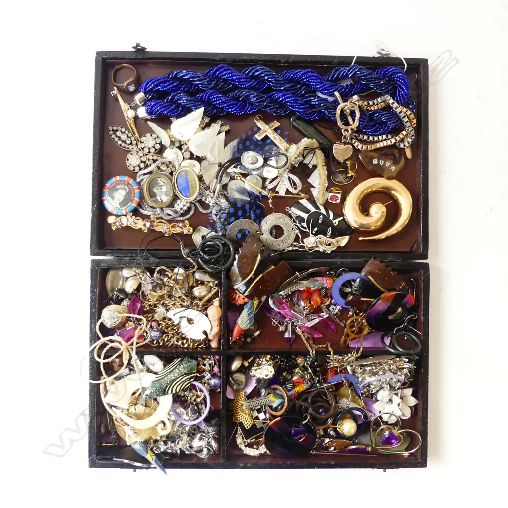 ASST. COSTUME JEWELLERY Image 1++