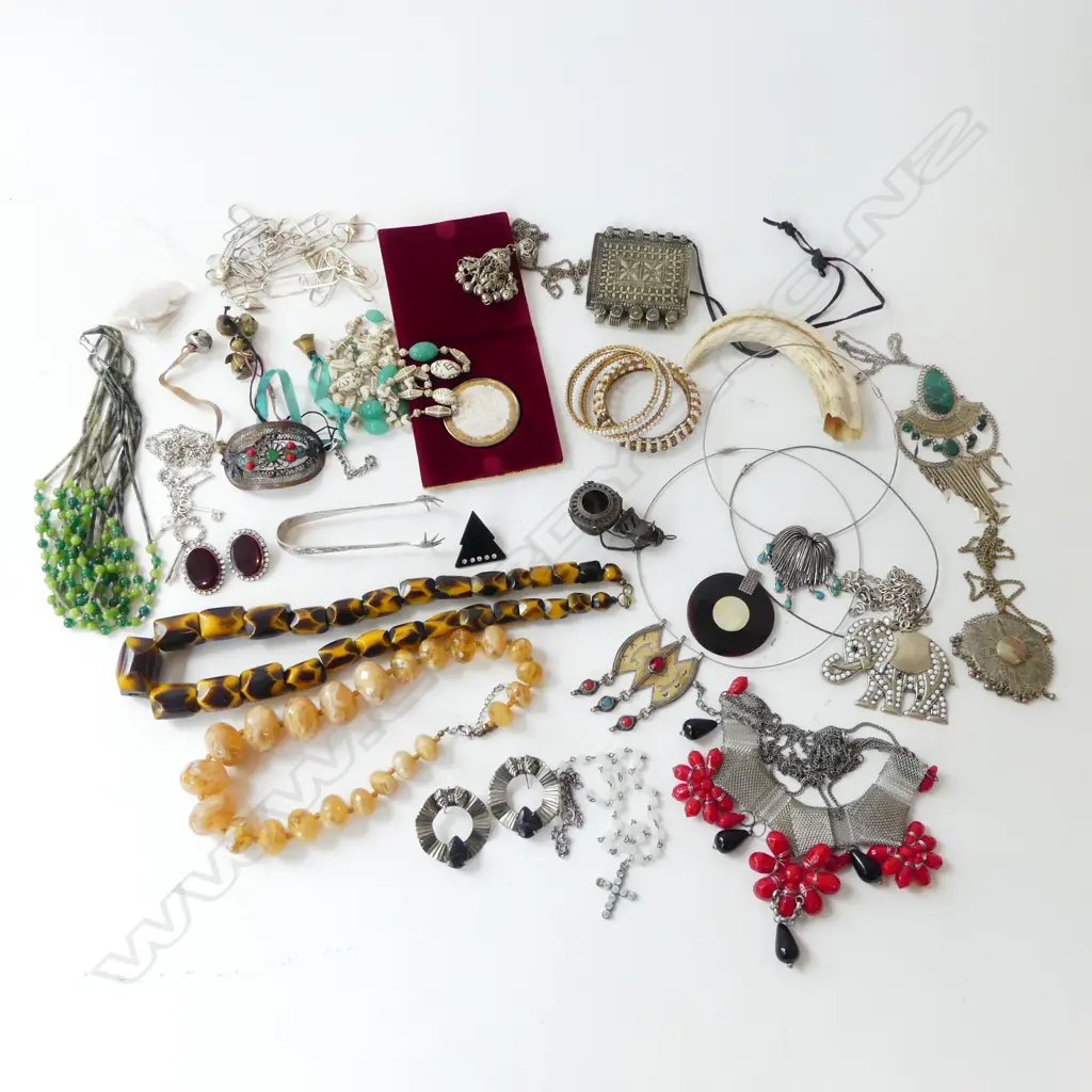 ASST. COSTUME JEWELLERY, ETHNIC ETC Image 1++