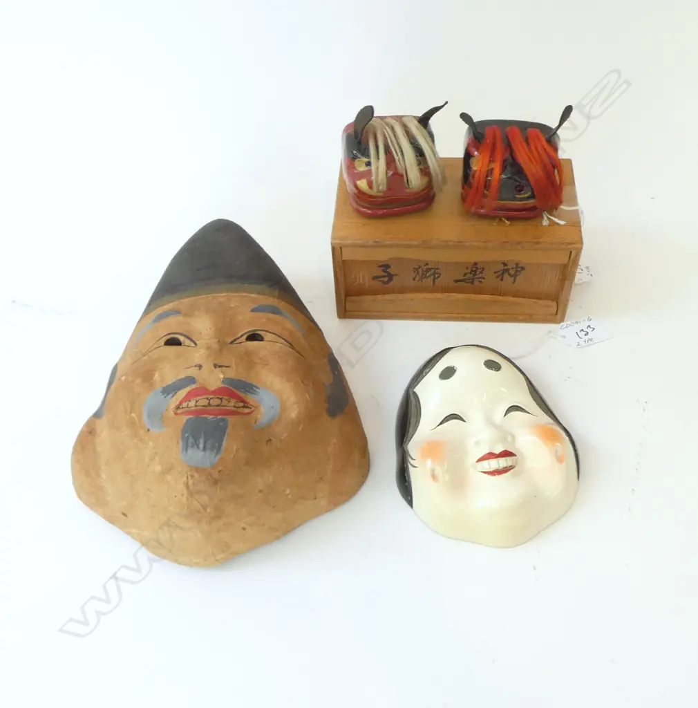 TWO VINTAGE JAPANESE MASKS, SML CERAMIC/LRG PAPIER MACHE & PR BOXED LACQUERED FOO DOG MASKS Image 1++