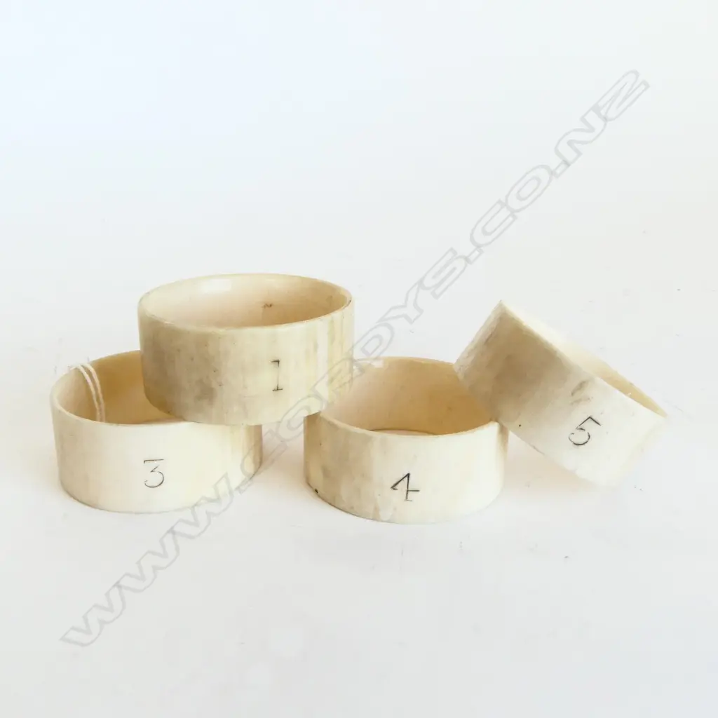 4 IVORY NAPKIN RINGS Image 1++