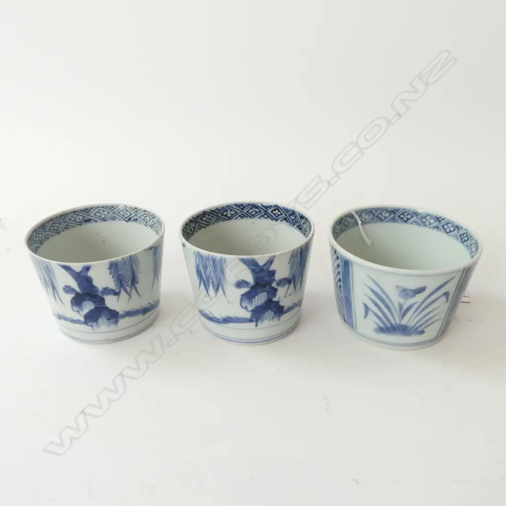 3 ORIENTAL B/W CUPS (PR 1 w. HAIRLINE) H.60mm Image 1++