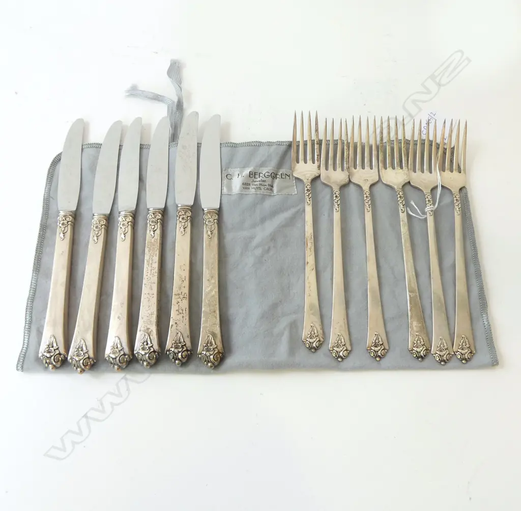 12 PCES 'ROYAL CREST' STERLING SILVER CUTLERY; 6 KNIVES + 6 FORKS Image 1++
