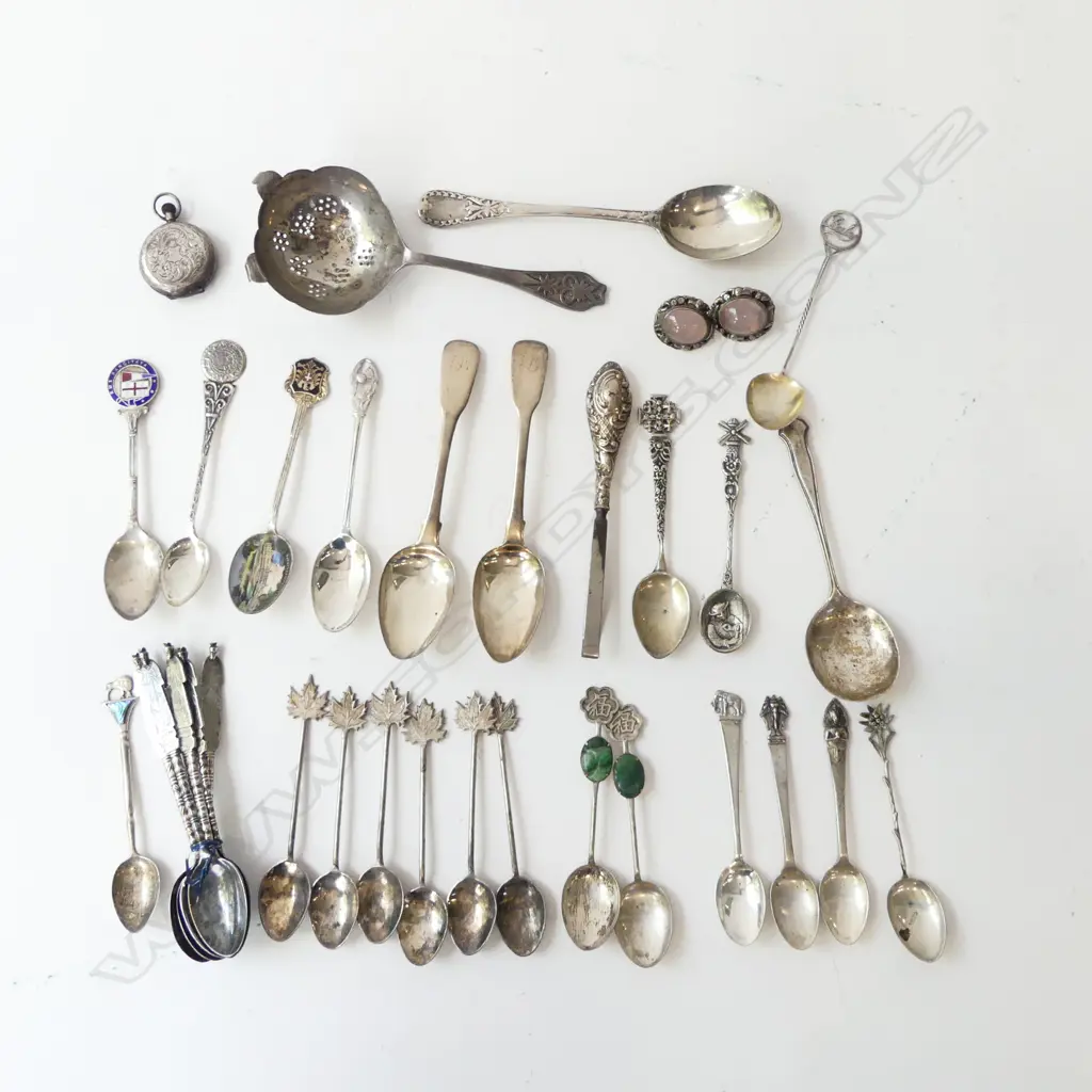 ASST. CUTLERY, MOSTLY SILVER TEASPOONS ETC 463grms total Image 1++