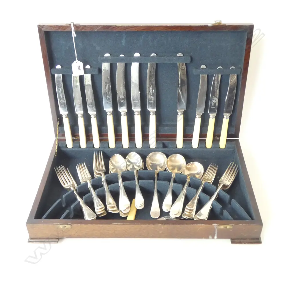 EP CUTLERY CANTEEN w. IVORINE 'BONE' HANDLED KNIVES Image 1++