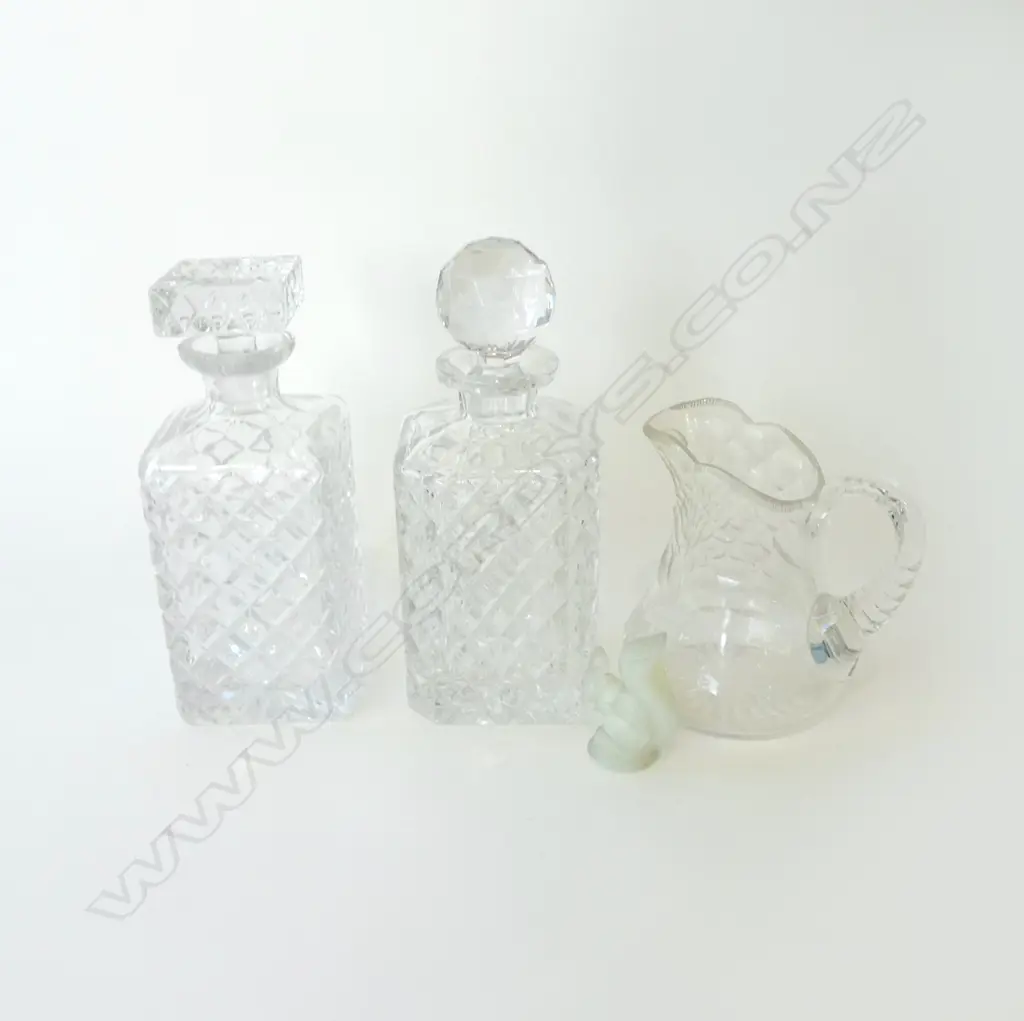 FRENCH GLASS SQUIRREL ORNAMENT & 2 CRYSTAL DECANTERS + JUG Image 1++