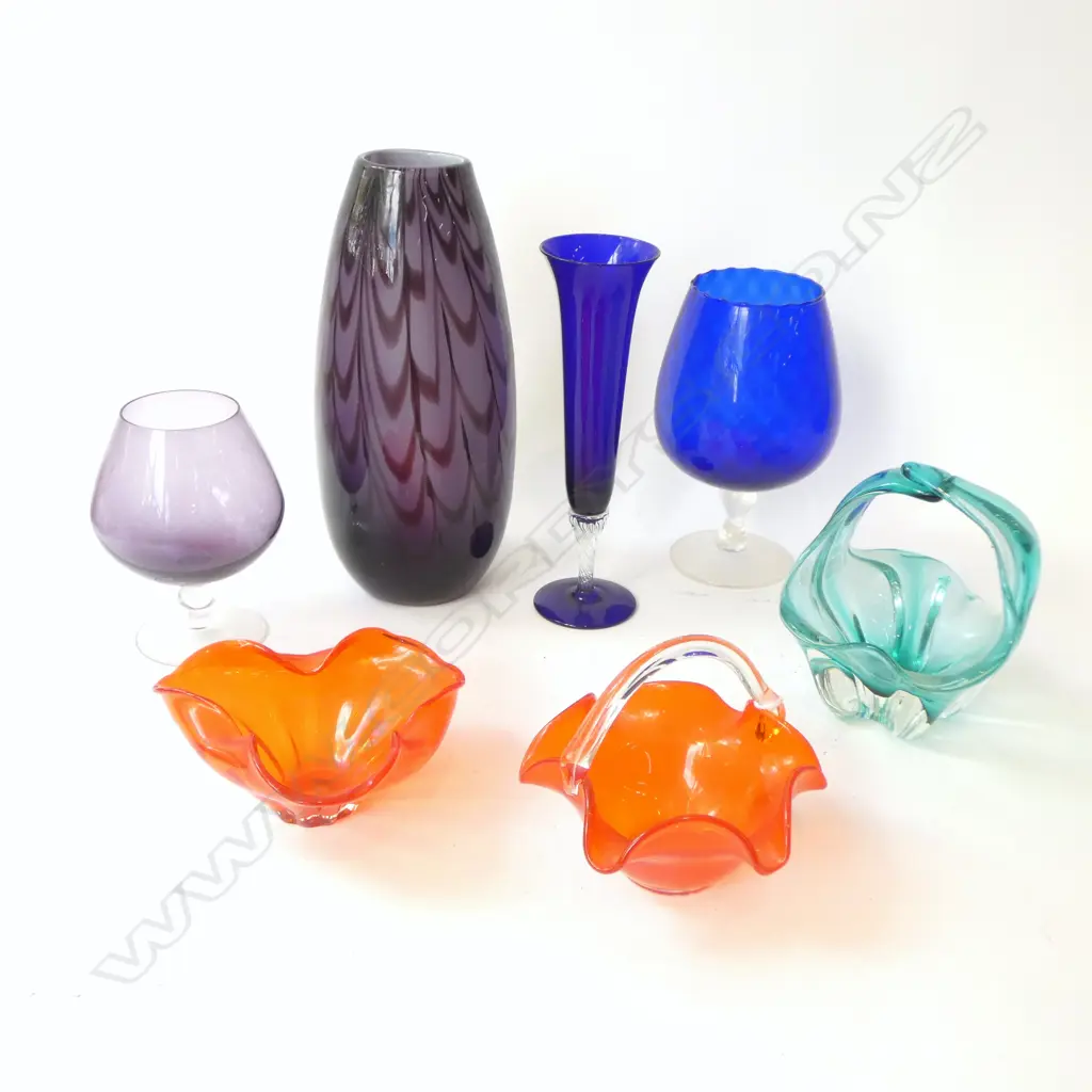 7 PCES COLOURED ART GLASS H.300mm blue bowl AF Image 1++