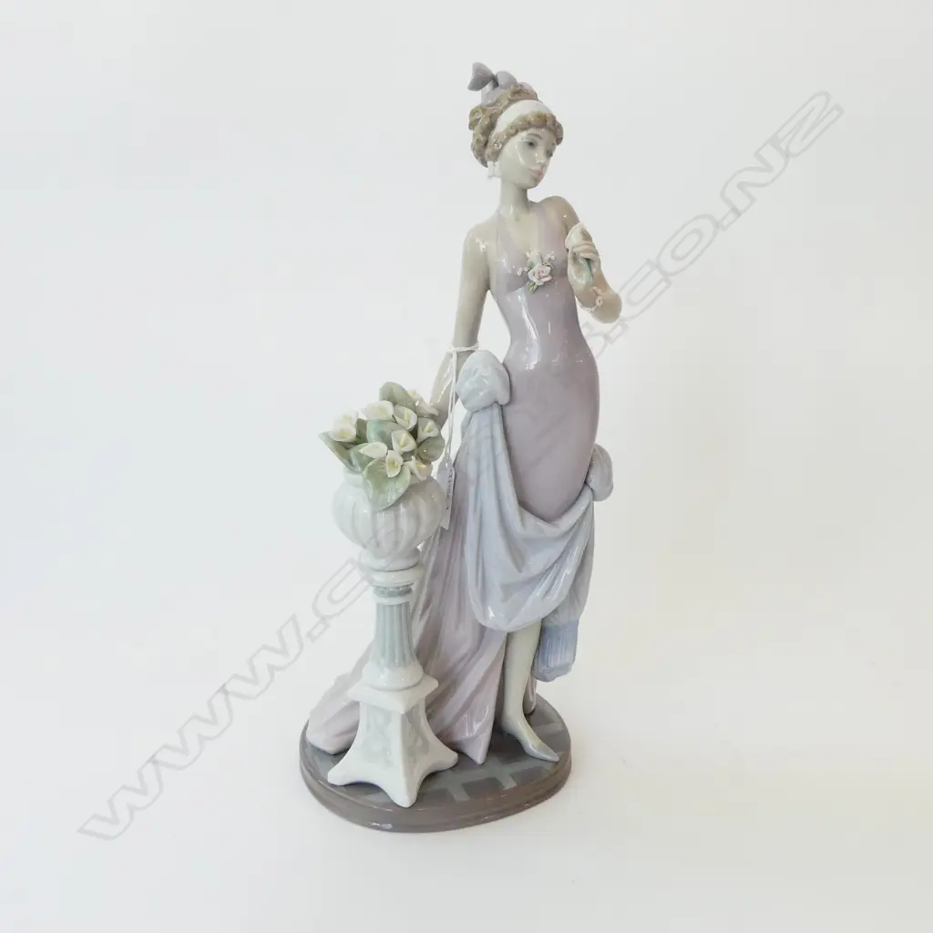 LLADRO FIGURE 'A TOUCH OF CLASS'; Fault to flower petal, H.370mm Image 1++