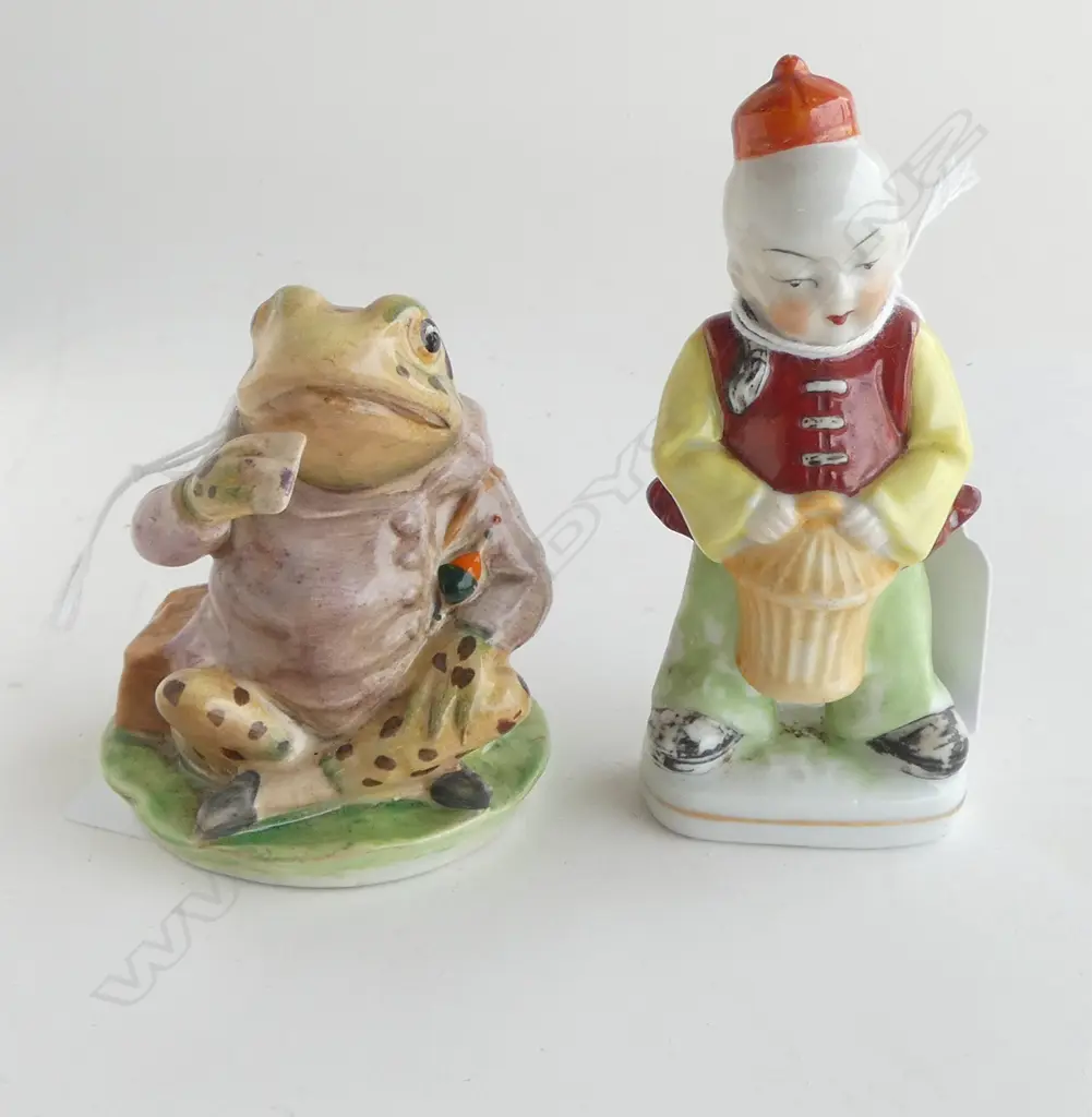 BEATRIX POTTER FIGURE 'MR JEREMY FISHER' WITH OLD SMALL PORCELAIN CHINESE FIGURE H.100mm Image 1++