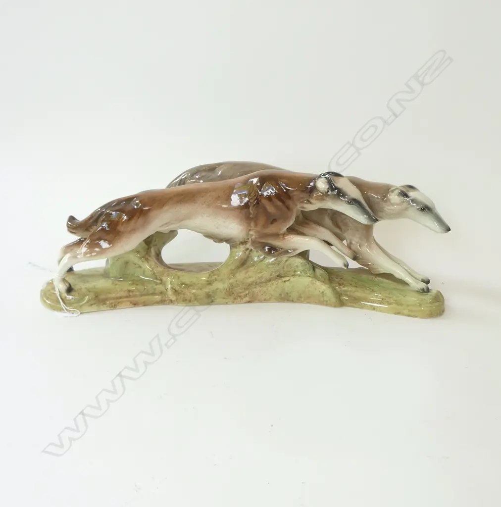 RACING GREYHOUNDS FIGURINE W.440mm Image 1++