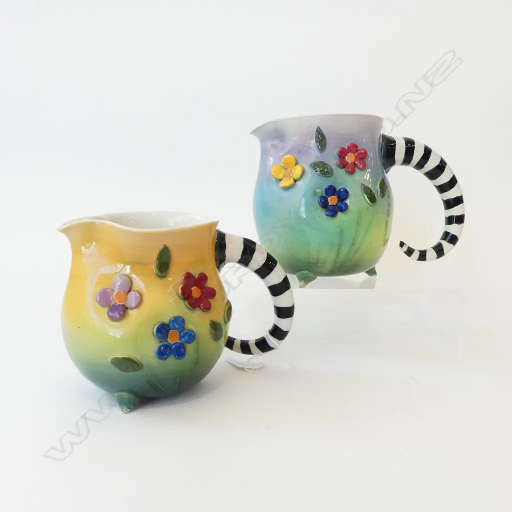 2 MARION MEWBURN STUDIO POTTERY WHIMSICAL JUGS H.140mm Image 1++