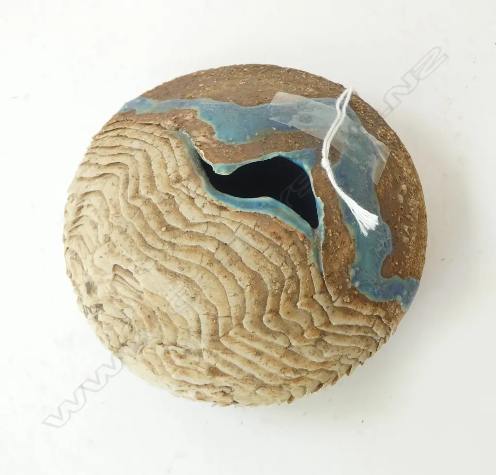 DORIS DUTCH STUDIO POTTERY VASE 115mm dia Image 1++