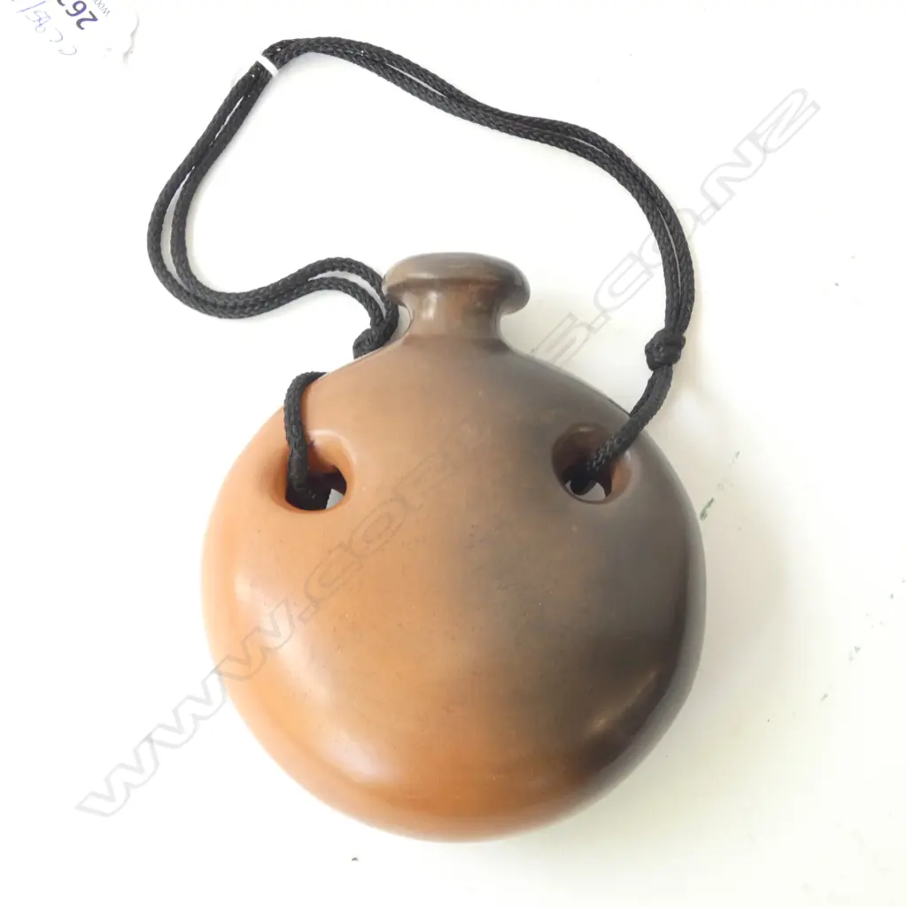 ROBYN STEWART STUDIO POTTERY VESSEL H.130mm Image 1++