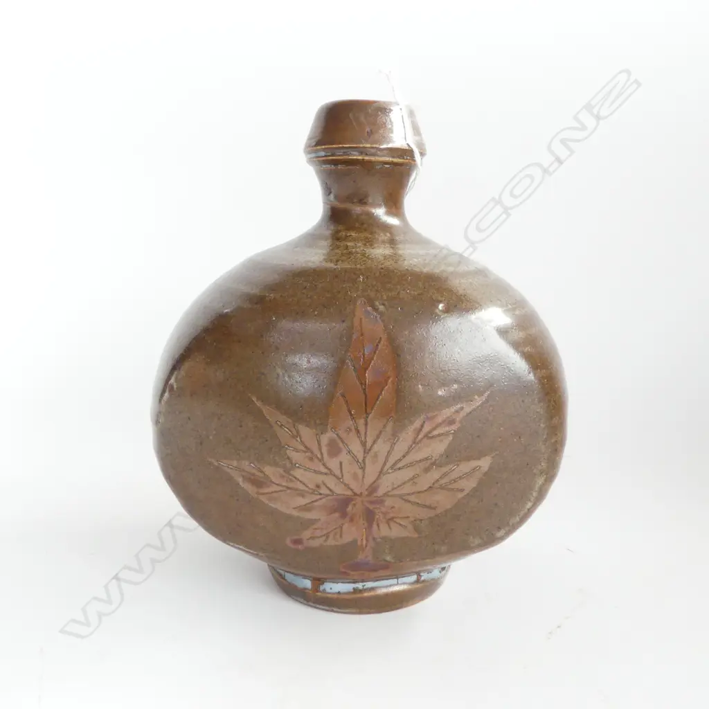 WARREN TIPPETT POT w. LEAF MOTIF H.205mm Image 1++