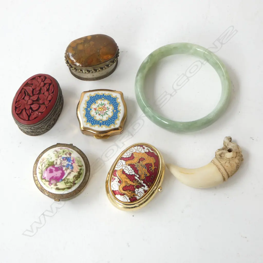 ASST COMPACTS, JADE?  BANGLE, CARVED TOOTH Image 1++