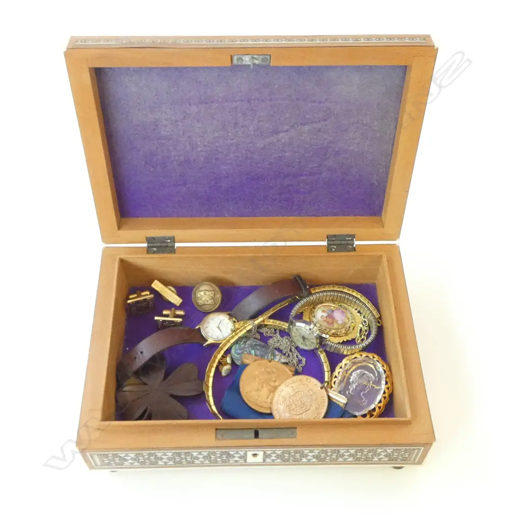 ASST. COSTUME JEWELLERY IN INLAID BOX W.215mm Image 1++