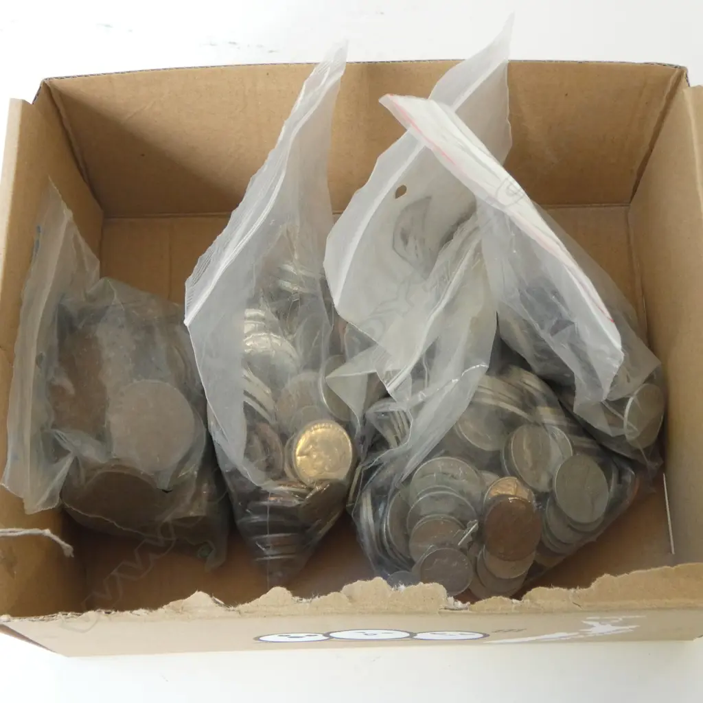 5 BAGS OLD COINAGE MAINLY NZ copper pennies etc Image 1++