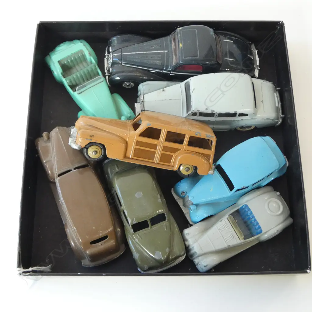 8 VINTAGE DINKY CARS L.130mm Image 1++