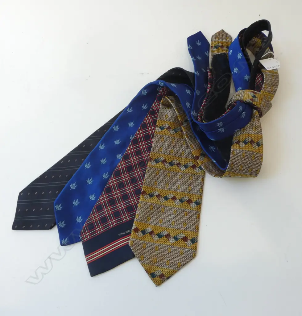 FOUR VINTAGE DESIGNER TIES; VALENTINO, BALENCIAGA, DUNHILL & NINA RICCI Image 1++