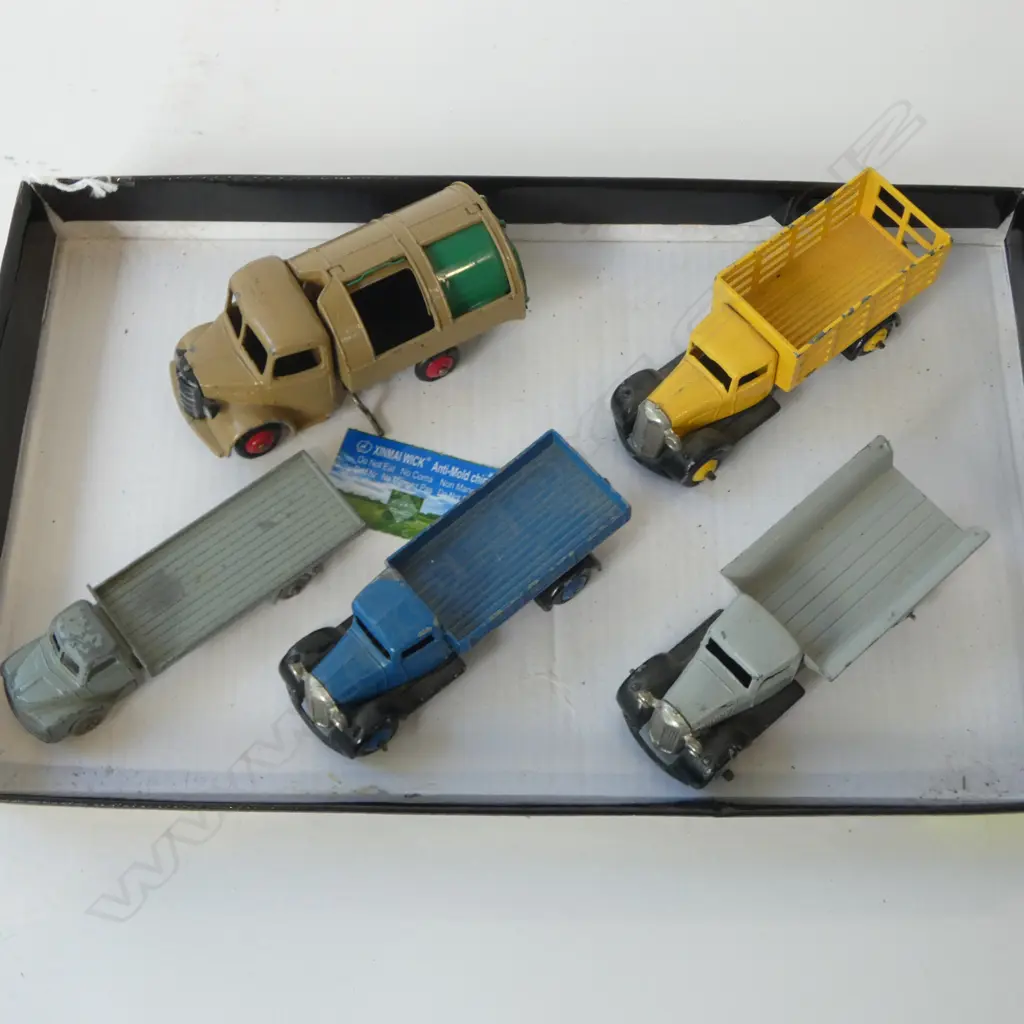 5 VINTAGE DINKY MODEL TRUCKS; 4 FLAT DECKS + GARBAGE TRUCK L.110mm Image 1++