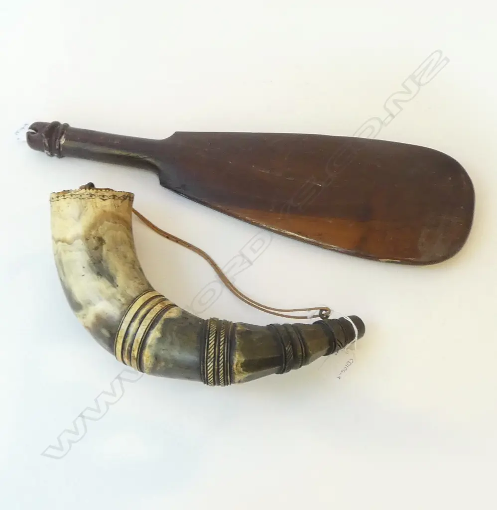 CARVED POWDER HORN (NO STOPPER) & CONTEMPORARY PACIFIC CLUB L.490mm Image 1++