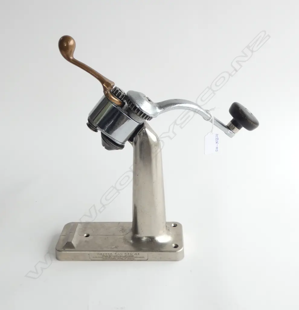 (3315) 1935 TURNER & SEYMOUR CAST ALLOY CAN OPENER L.315mm Image 1++