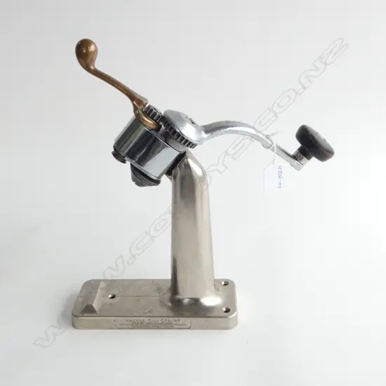 (3315) 1935 TURNER & SEYMOUR CAST ALLOY CAN OPENER L.315mm