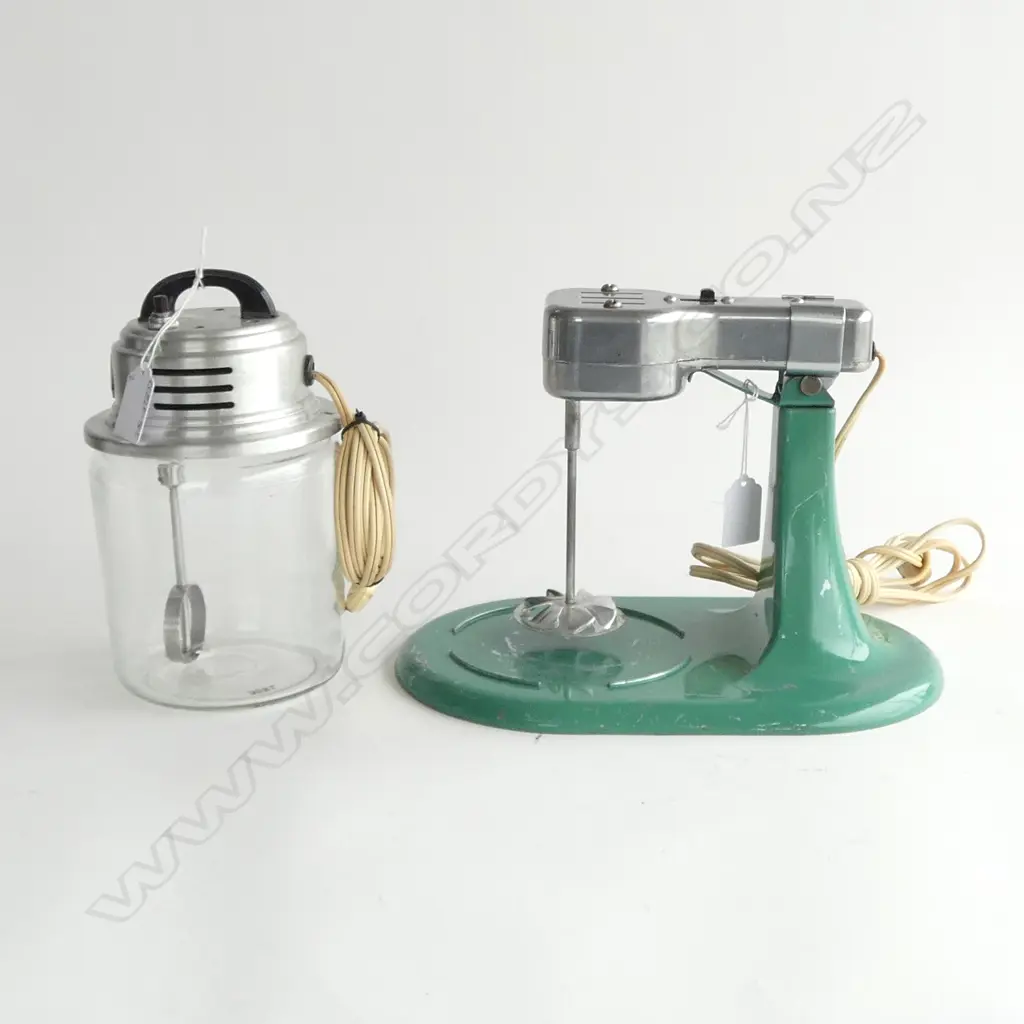 (3386,3582) WRIGHT INDUSTRIES Co. 1940s ELECTRIC MIXER H.200mm & WADE-YOUMANS Co. 'CHROME-EVER' ELECTRIC MIXER  Image 1++
