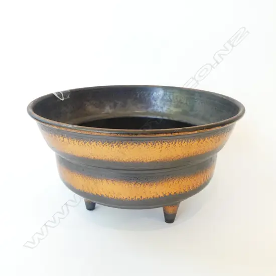 DECORATIVE COPPER FOOTED PLANT HOLDER