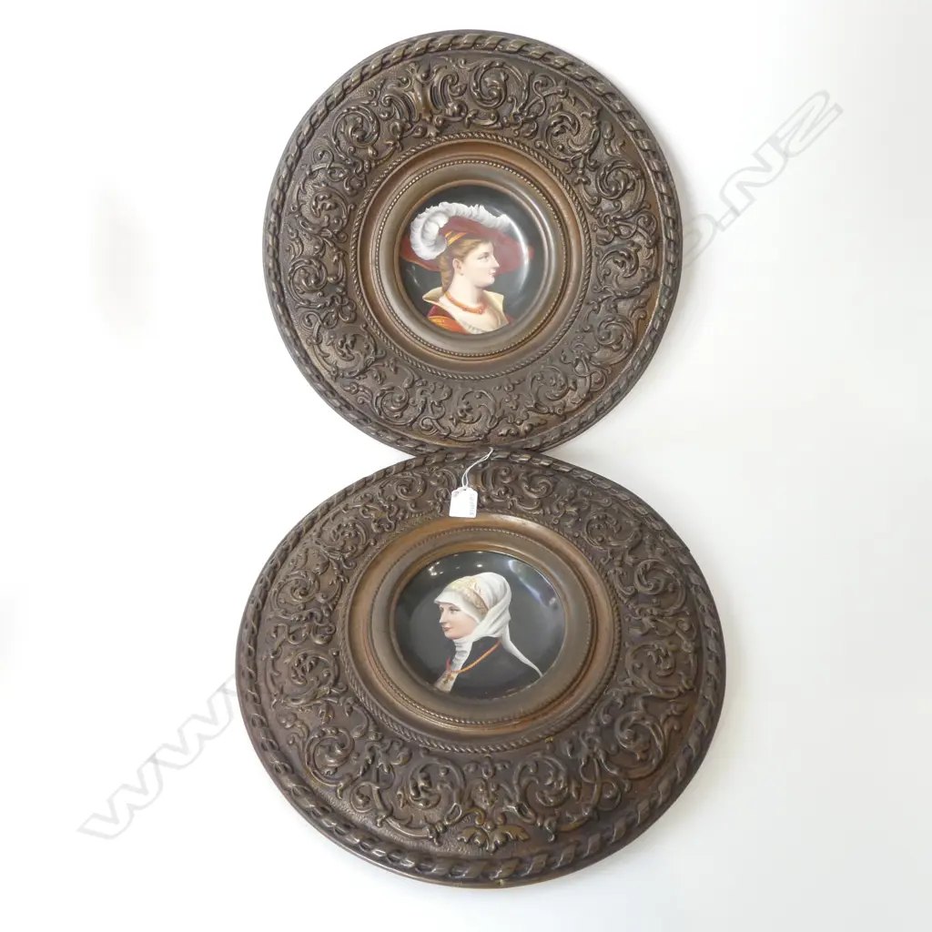 PR HAND PAINTED WALL PLATES 410mm dia Image 1++