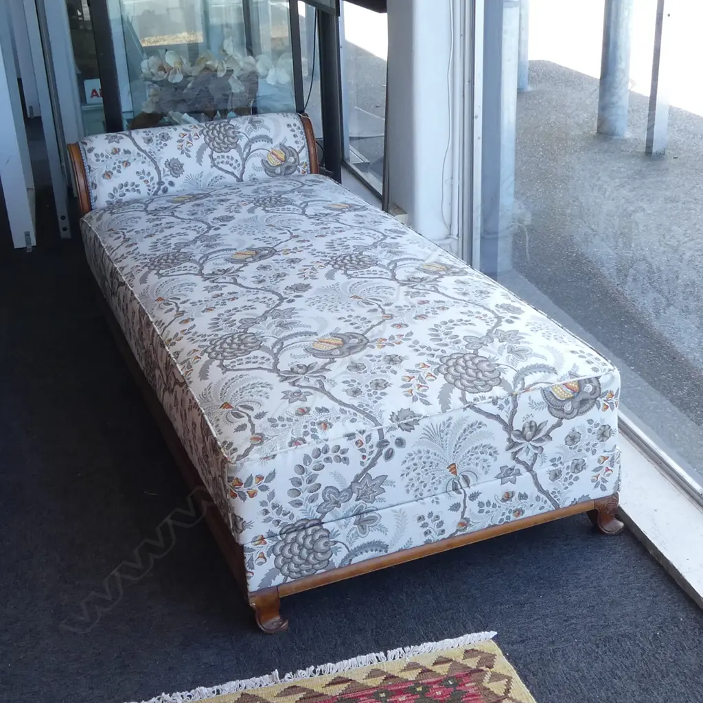 VINTAGE UPHOLSTERED DAYBED 1870 x 900 x 650mm... Image 1++