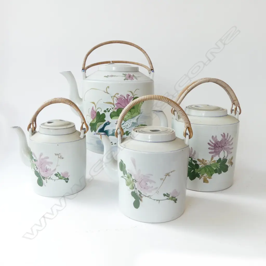 4 ORIENTAL TEA POTS H.320mm Image 1++