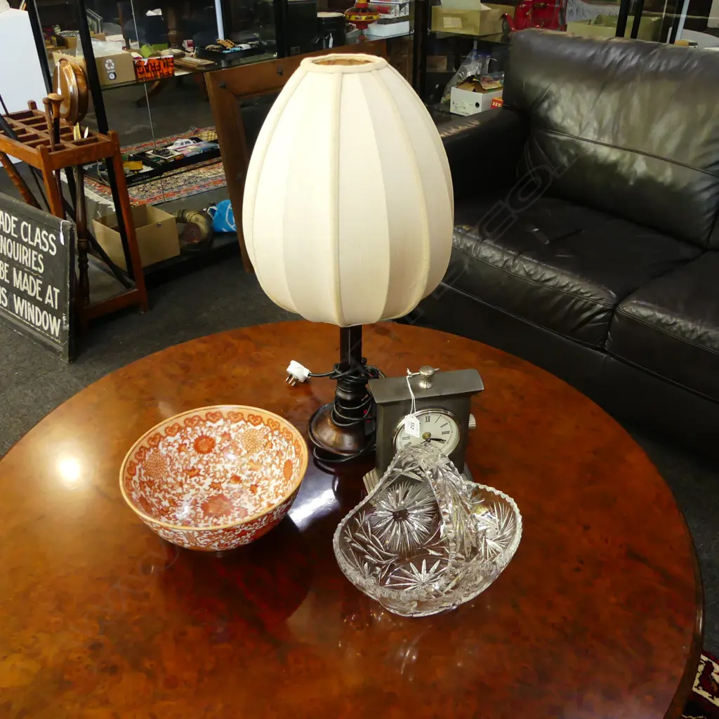 4 ITEMS; TABLE LAMP H.600mm, CLOCK, CRYSTAL BASKET, CHINESE BOWL 260mm dia Image 1++