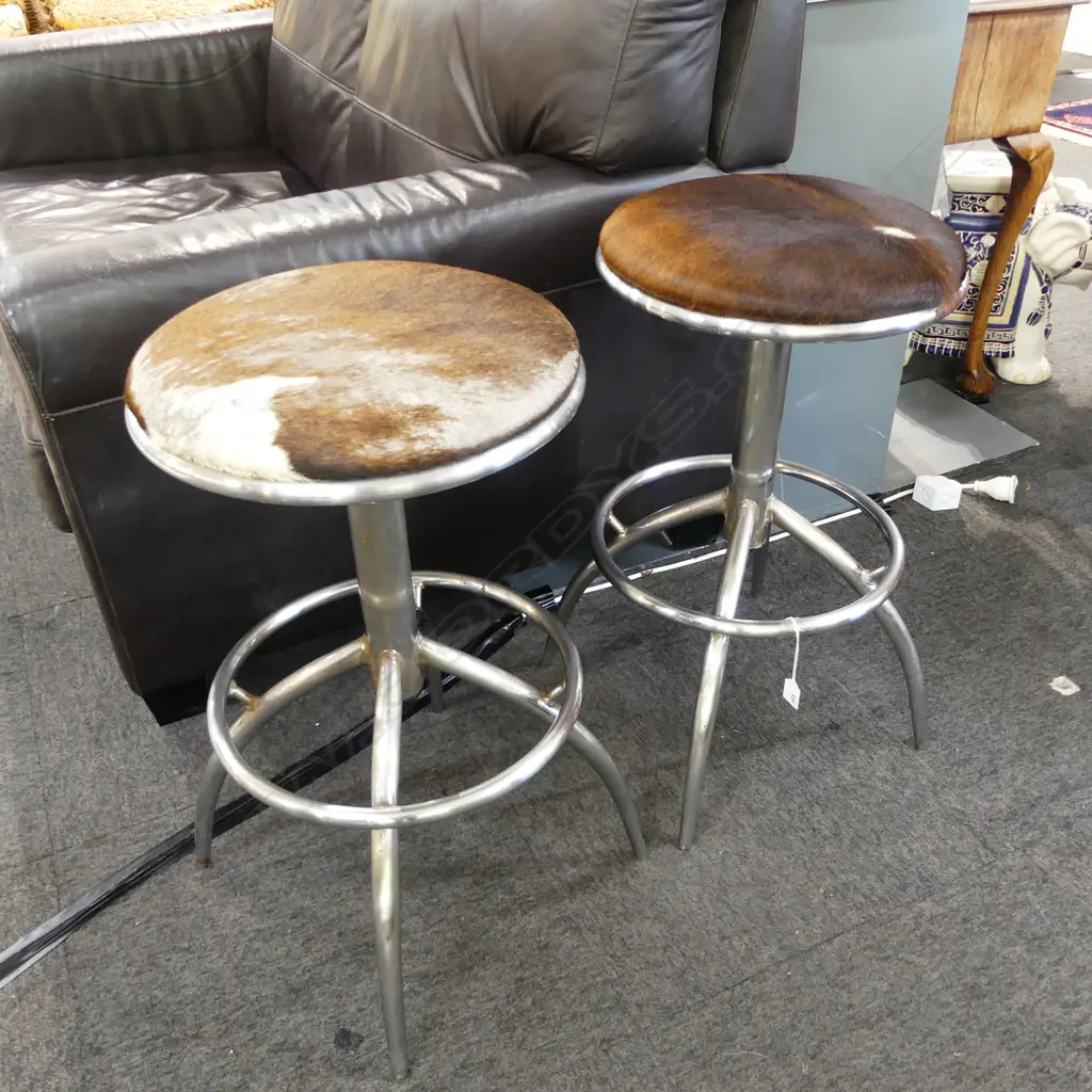 PR COWHIDE BAR STOOLS H.640mm Image 1++
