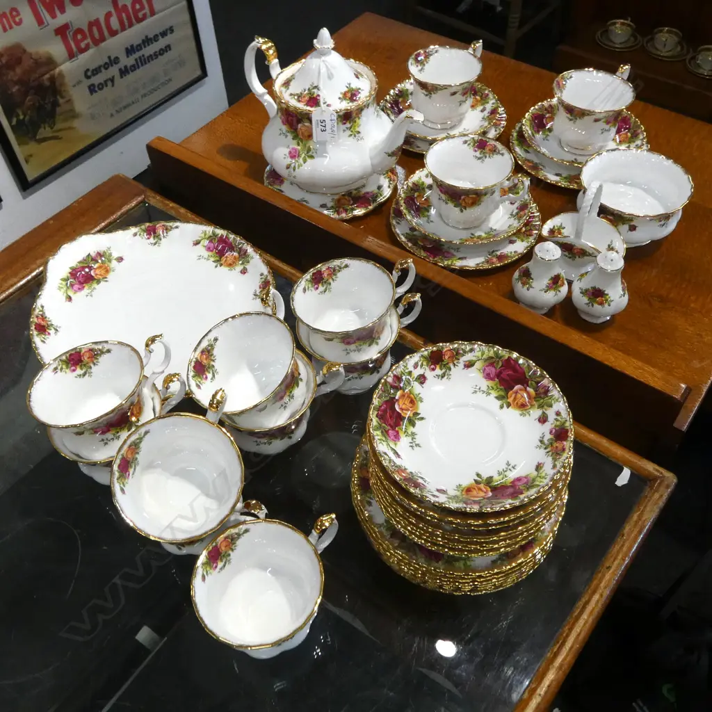 ASST. ROYAL ALBERT OLD COUNTRY ROSES INCL. TEAPOT, 12 TRIOS ETC Image 1++
